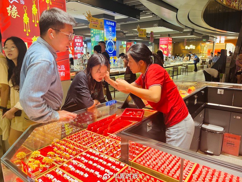 “感覺客流量少了一半以上！”實探國慶黃金消費市場